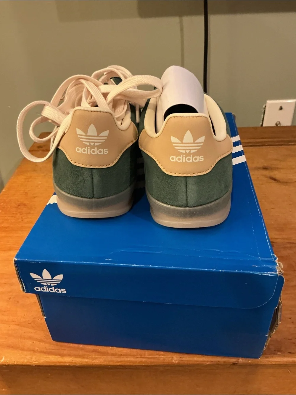 adidas gazelle indoor JH5402 Green Suede Sneakers mens 8.5 women’s 9.5